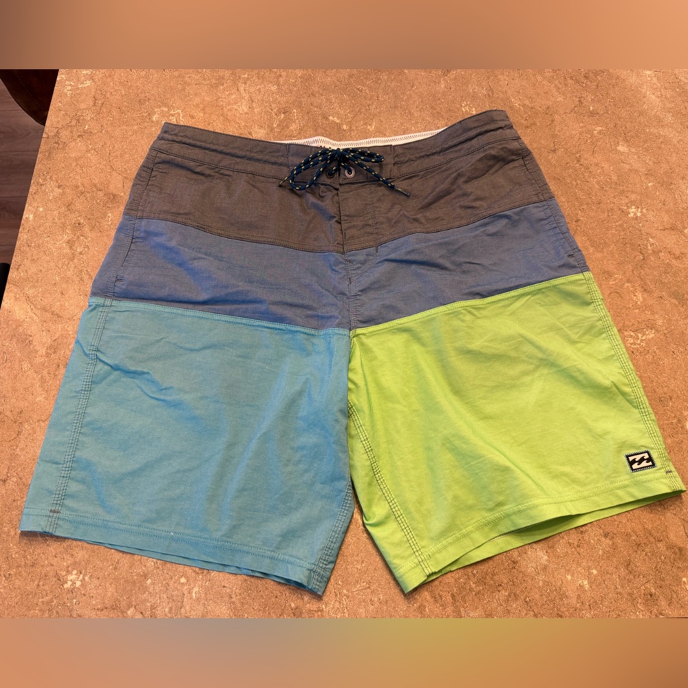 New never worn Billabong shorts. Size 34, 16”.